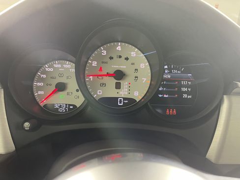 Used 2021 Porsche Macan S image 18