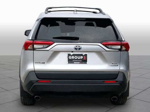 Used 2024 Toyota RAV4 XLE w/ Convenience Package image 5