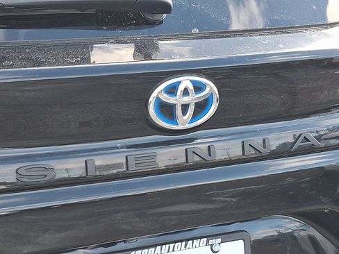 Certified 2022 Toyota Sienna LE image 29