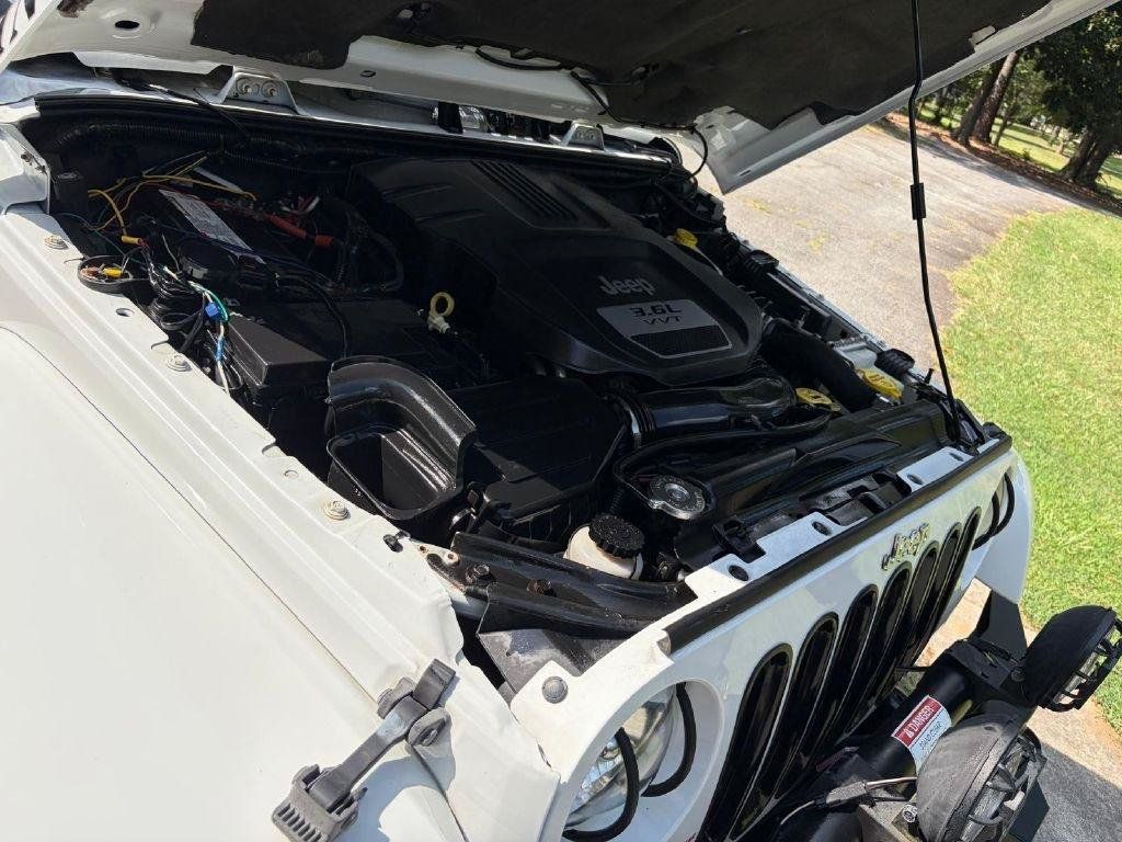 Used 2013 Jeep Wrangler Unlimited Sahara w/ Dual Top Group AWD/4WD image 16