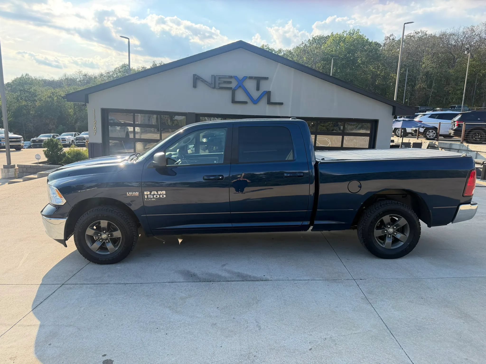 Used 2020 RAM 1500 Classic SLT AWD/4WD image 6