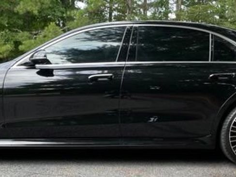 Used 2021 Mercedes-Benz S 580 4MATIC Sedan w/ AMG Line image 4