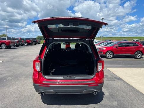 Used 2021 Ford Explorer XLT w/ Equipment Group 202A AWD/4WD image 17