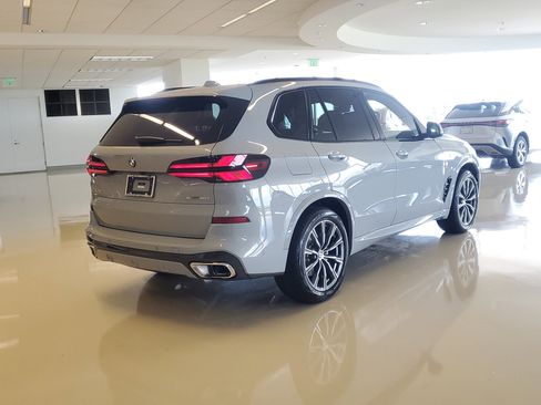 Used 2026 BMW X5 sDrive40i RWD image 10