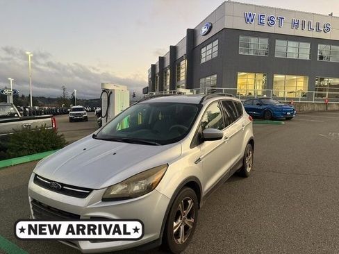 Used 2015 Ford Escape SE w/ Equipment Group 201A image 1