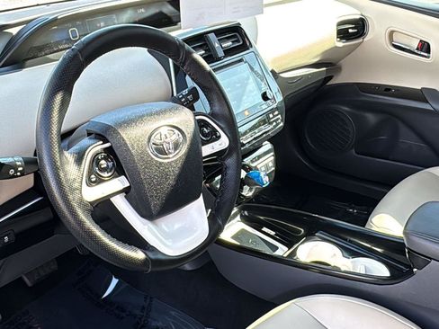 Used 2016 Toyota Prius Four image 21