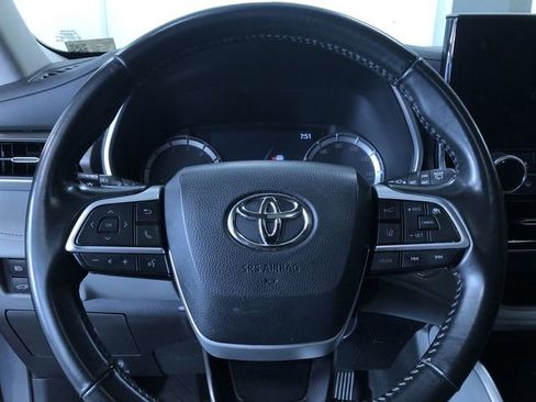 Certified 2023 Toyota Highlander XLE image 26