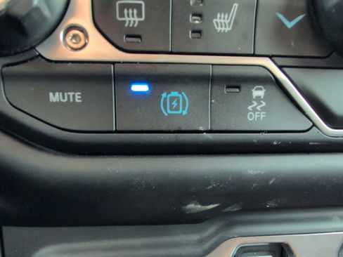 Used 2023 Jeep Wrangler Sahara w/ Cold Weather Group image 31