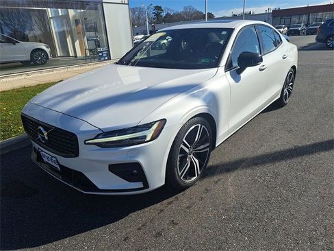 Used 2022 Volvo S60 B5 R-Design w/ Climate Package image 2