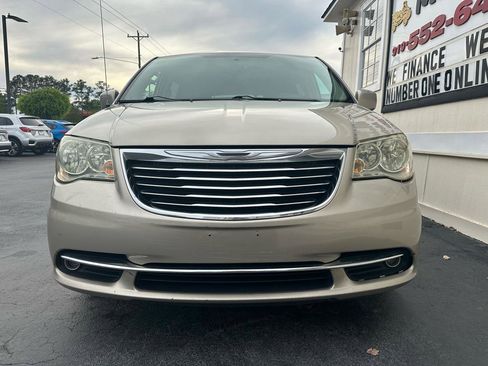 Used 2013 Chrysler Town & Country Touring image 2
