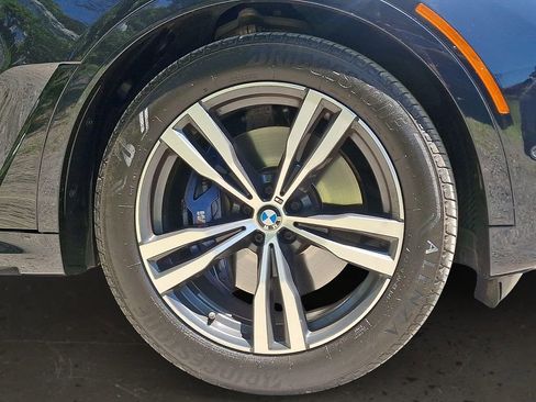 Used 2022 BMW X7 xDrive40i w/ M Sport Package AWD/4WD image 9
