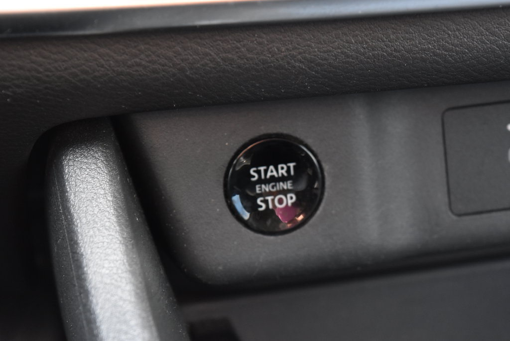 Used 2024 Nissan Rogue S FWD image 17