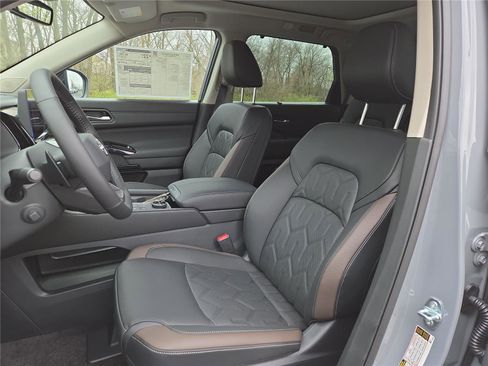 New 2026 Nissan Pathfinder Platinum AWD/4WD image 10