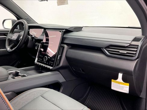 New 2026 GMC Acadia AT4 w/ LPO, Floor Liner Package AWD/4WD image 6