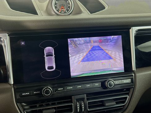 Used 2020 Porsche Macan image 19