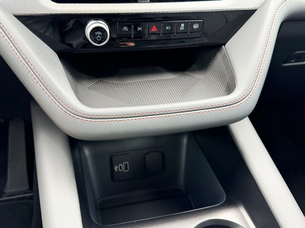 New 2026 Ford Explorer Active w/ Active Comfort Package RWD image 24