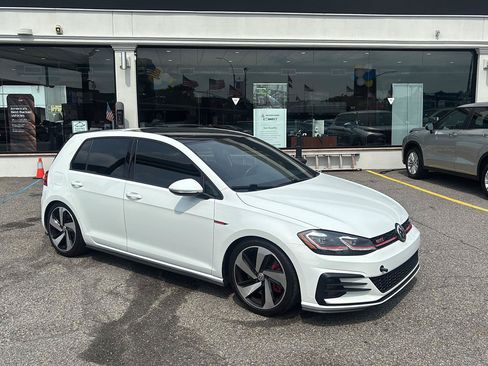 Used 2019 Volkswagen GTI SE w/ SE Experience Package FWD image 17