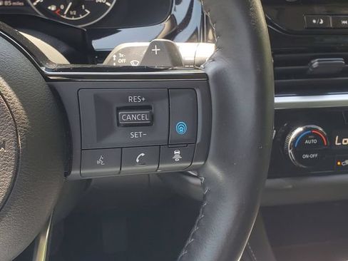 Used 2024 Nissan Pathfinder SL AWD/4WD image 16