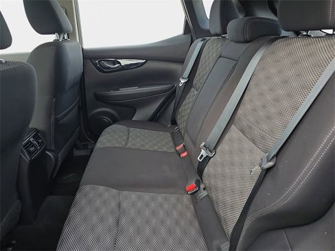 Used 2019 Nissan Rogue Sport SV image 16