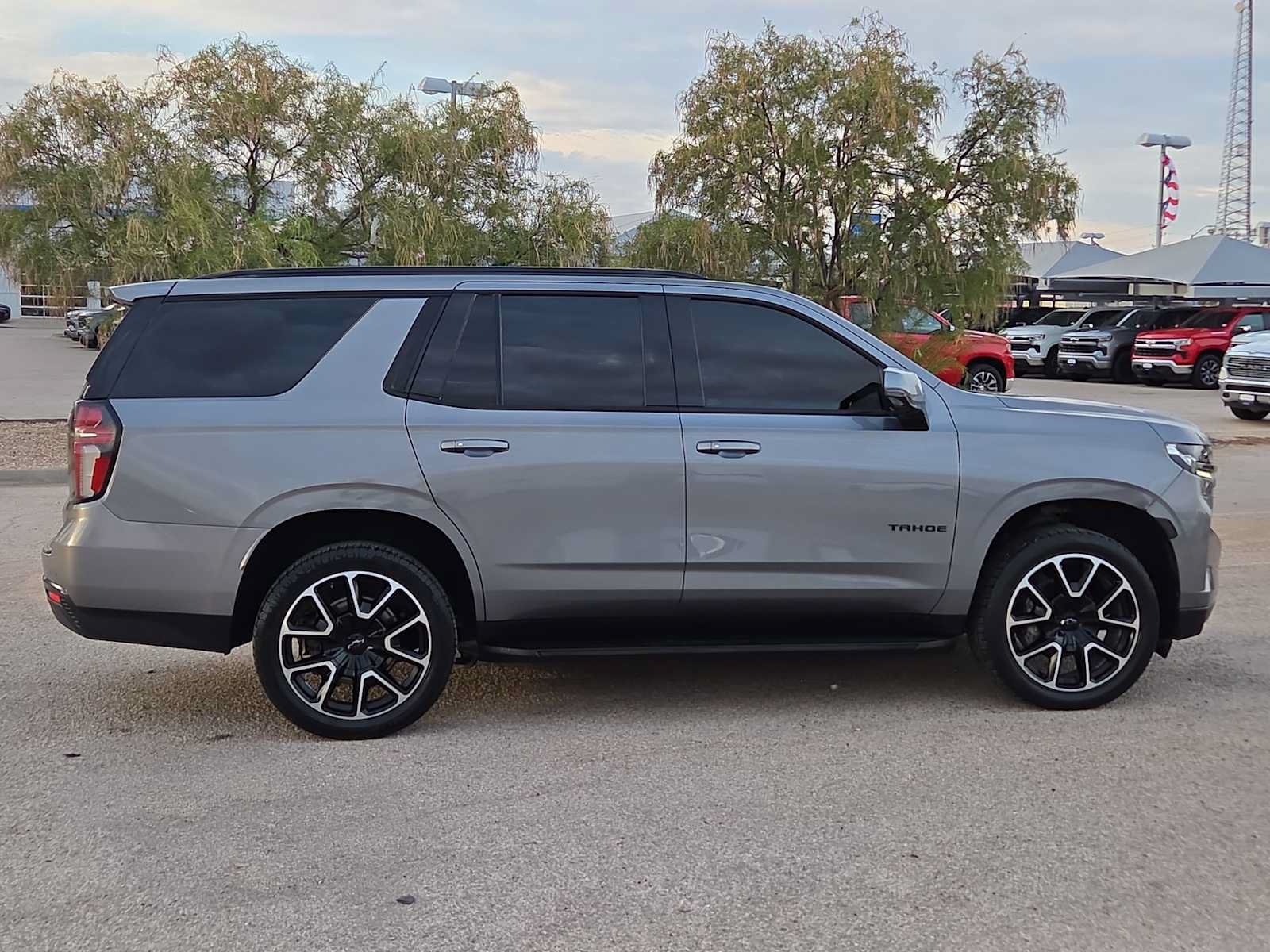 Used 2021 Chevrolet Tahoe RST w/ Luxury Package AWD/4WD image 9