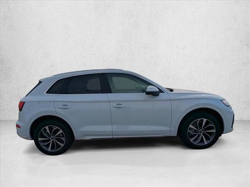 Used 2021 Audi Q5 Premium w/ Convenience Package image 4