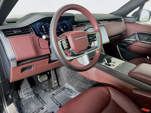 Used 2025 Land Rover Range Rover SE AWD/4WD image 9