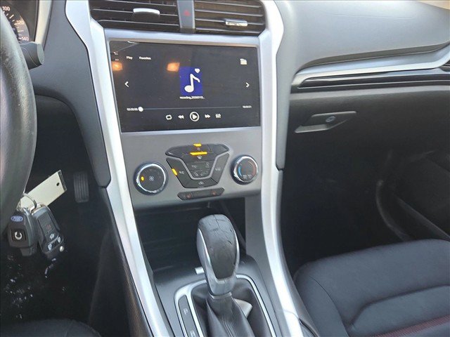 Used 2016 Ford Fusion SE w/ Equipment Group 201A FWD image 11