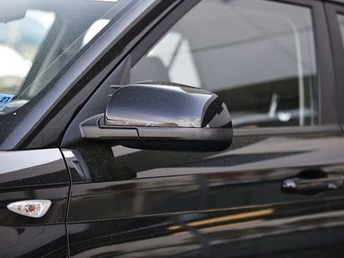 Used 2024 Hyundai Venue SEL image 10