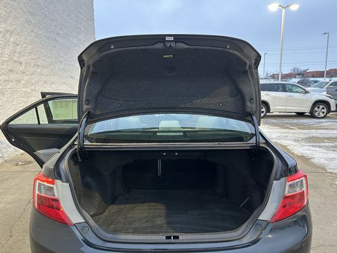 Used 2013 Toyota Camry XLE image 18