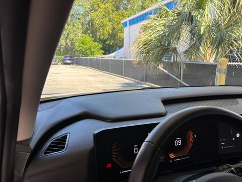 Used 2026 Kia Carnival FWD image 17