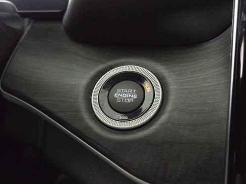 Used 2023 Jeep Grand Cherokee Limited w/ Black Appearance Package image 22