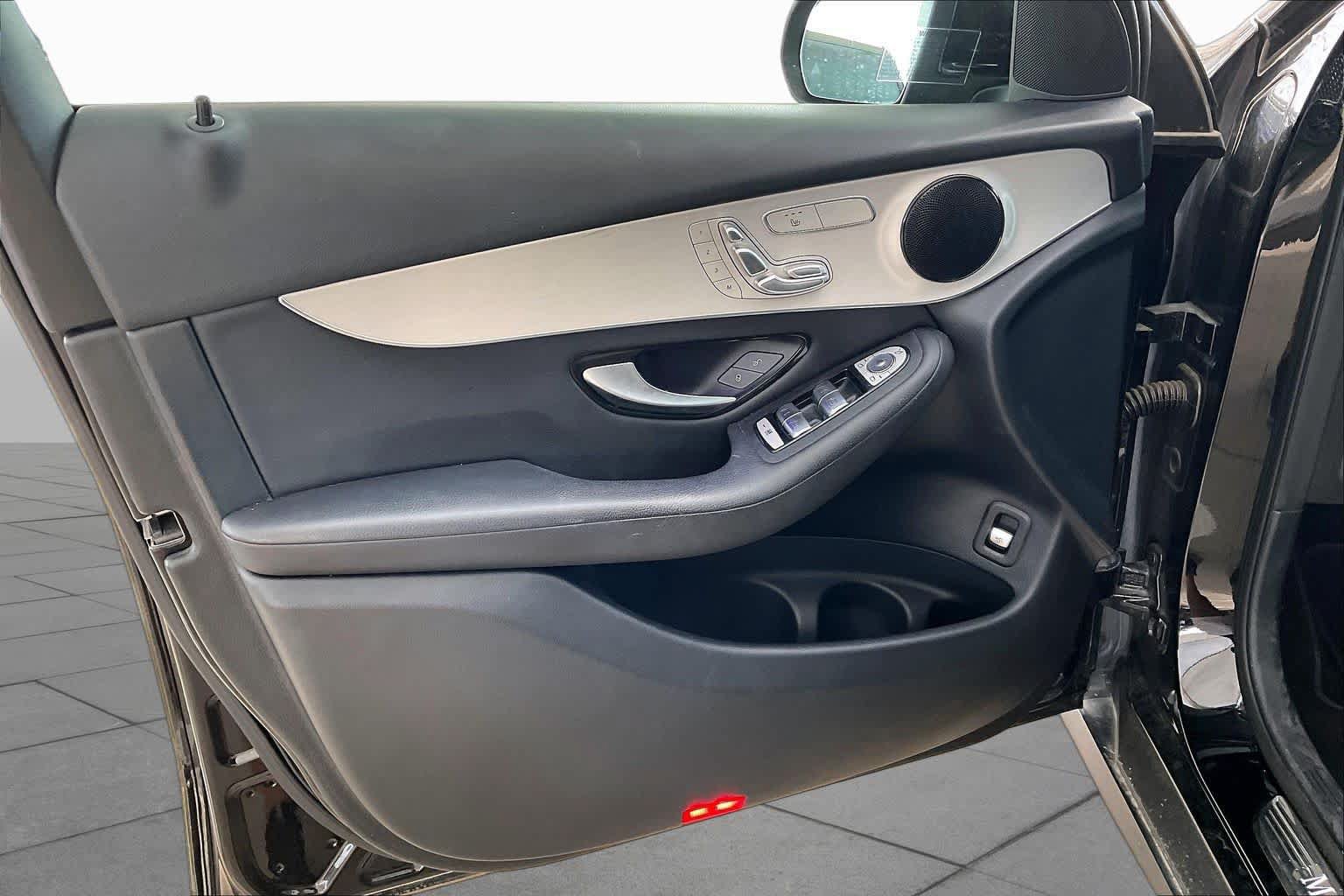 Used 2020 Mercedes-Benz GLC 300 image 21