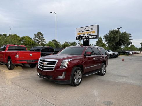 Used 2017 Cadillac Escalade Luxury RWD image 3