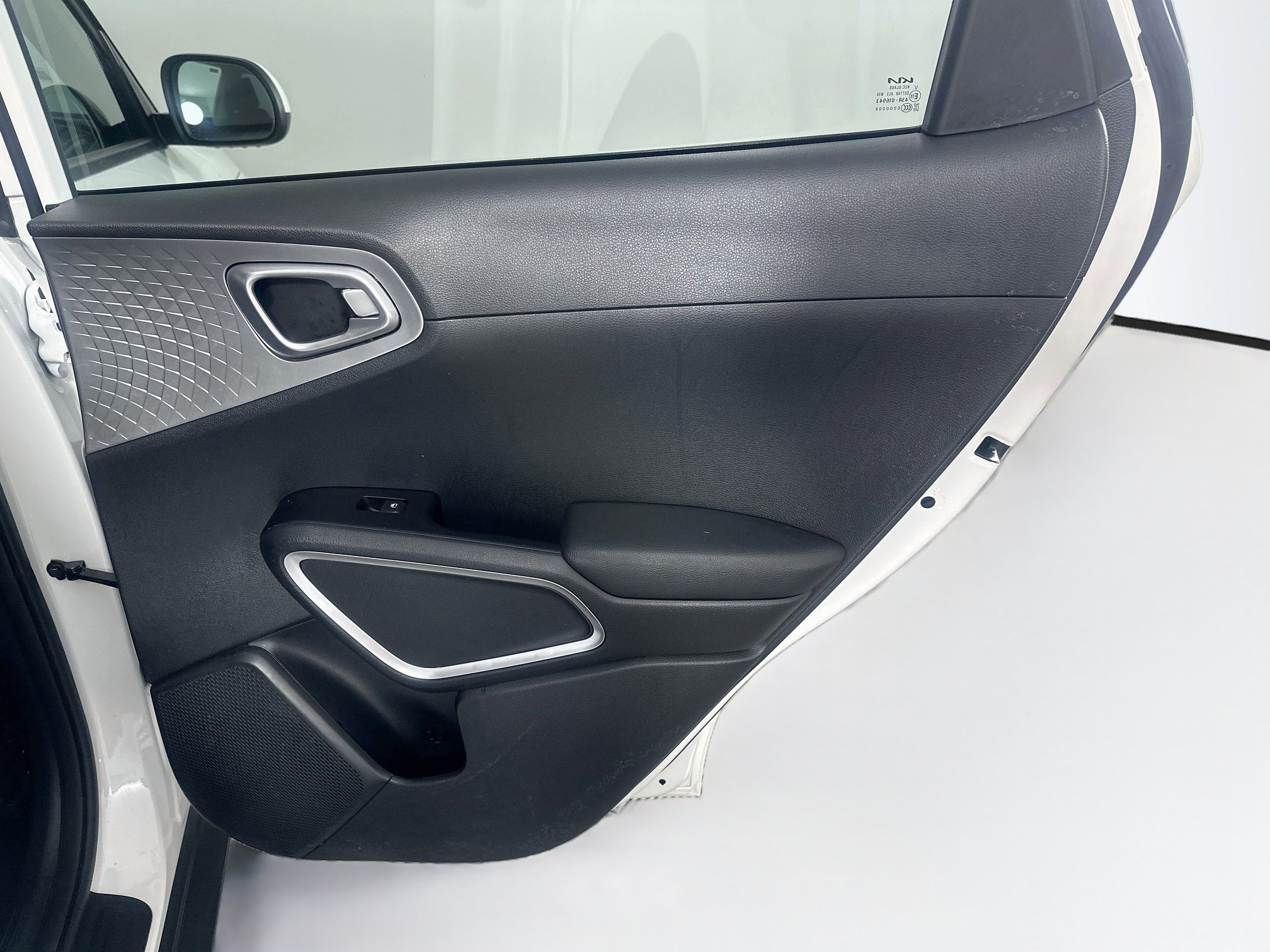 Used 2025 Kia Soul LX w/ LX Technology Package FWD image 28