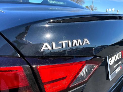 Used 2025 Nissan Altima 2.5 SV image 9