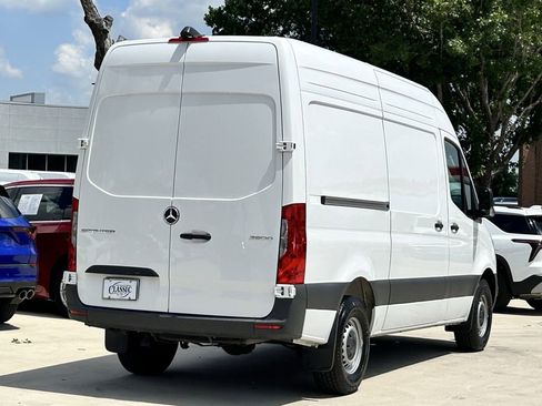 Used 2025 Mercedes-Benz Sprinter 2500 image 4