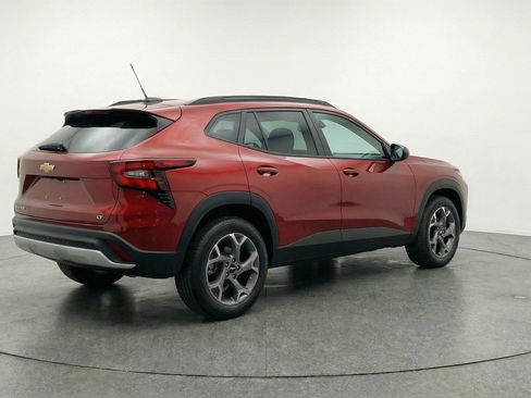 Used 2025 Chevrolet Trax LT w/ LT Convenience Package image 9