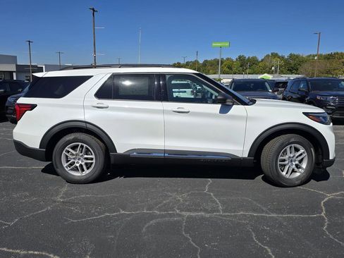 New 2025 Ford Explorer Active image 2