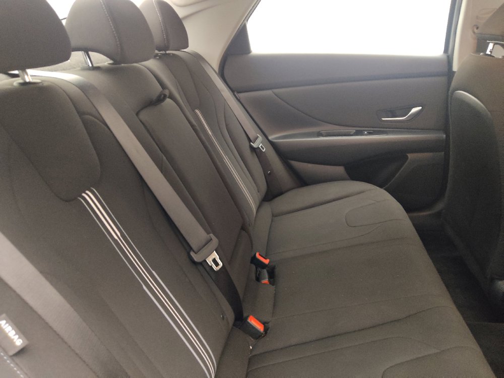 Used 2025 Hyundai Elantra SEL FWD image 19
