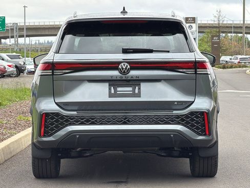 New 2026 Volkswagen Tiguan SE R-Line AWD/4WD image 4