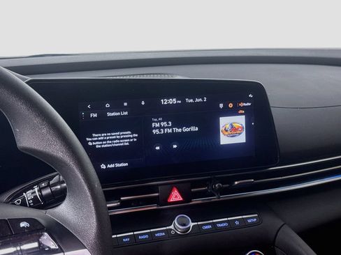 Used 2024 Hyundai Elantra SEL FWD image 15