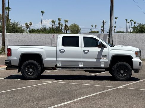 Used 2017 GMC Sierra 2500 Denali w/ Duramax Plus Package AWD/4WD image 4