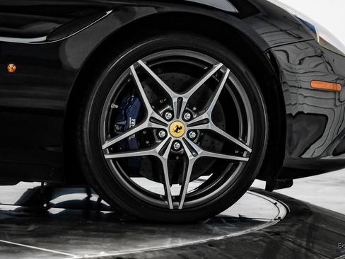 Used 2016 Ferrari California T image 85