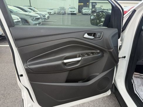 Used 2019 Ford Escape SE FWD image 9