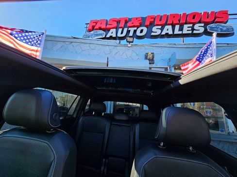 Used 2021 Volkswagen Tiguan SE R-Line image 28