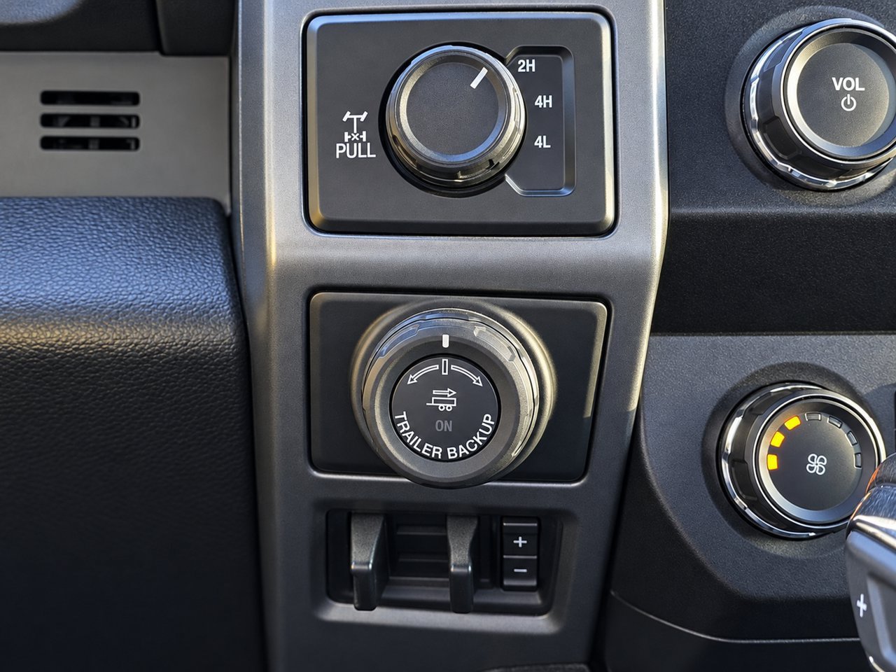 Used 2020 Ford F150 XLT w/ Equipment Group 302A Luxury AWD/4WD image 23