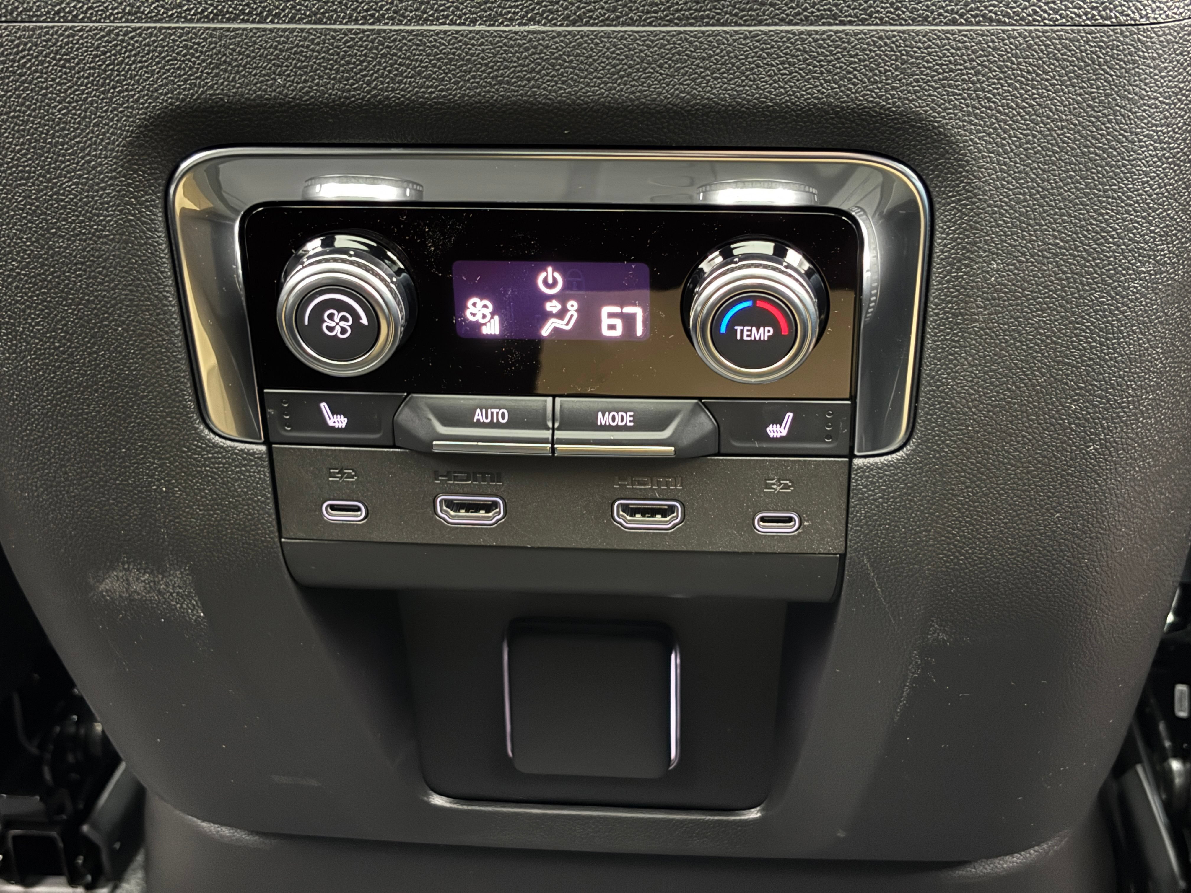 New 2026 GMC Yukon Denali w/ Advanced Technology Package AWD/4WD image 9