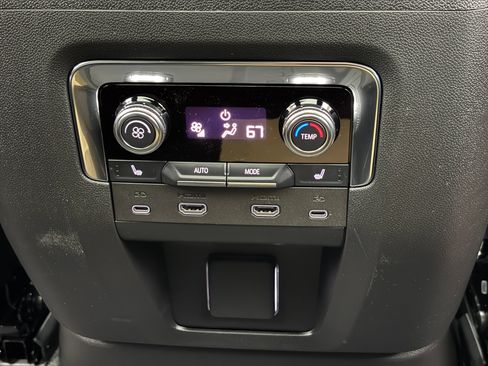 New 2026 GMC Yukon Denali w/ Advanced Technology Package AWD/4WD image 9