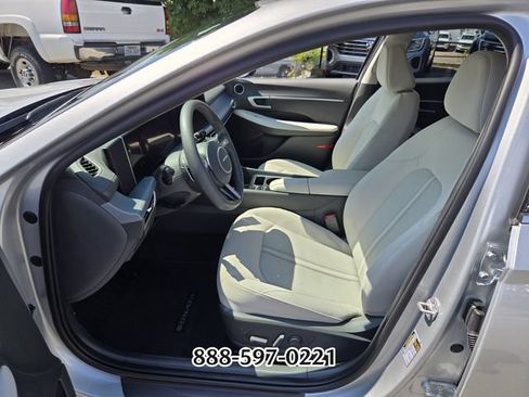 Used 2025 Hyundai Sonata SEL FWD image 10