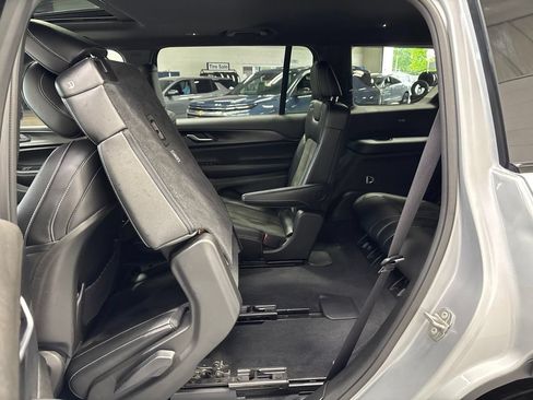 Used 2023 Jeep Grand Cherokee L Laredo AWD/4WD image 41